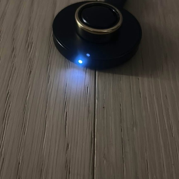 Oura Gold Ring Simple Band Design - Picture 3 of 4